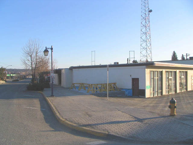 100 Mile House municipal building before log accents