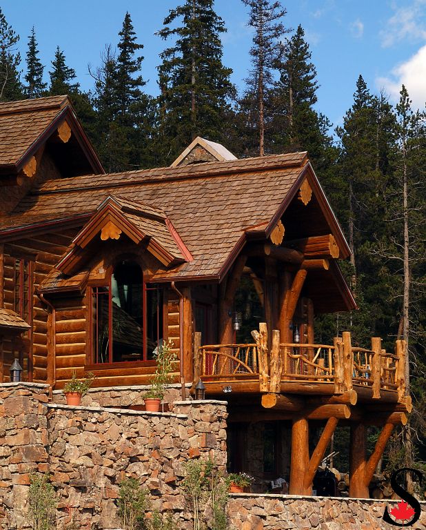 Front deck of hybrid log home